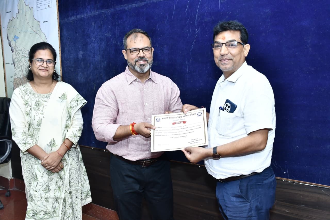 कलेक्टर ने उत्कृष्ट कार्य करने वाले चार्ज अधिकारी, प्रगणकों एवं सुपरवाइजरों को किया सम्मानित