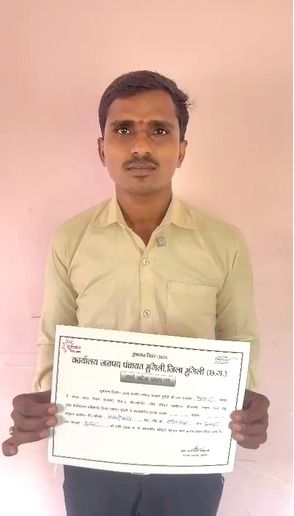 समाधान शिविर में मनीष यादव को मिली शौचालय की स्वीकृति