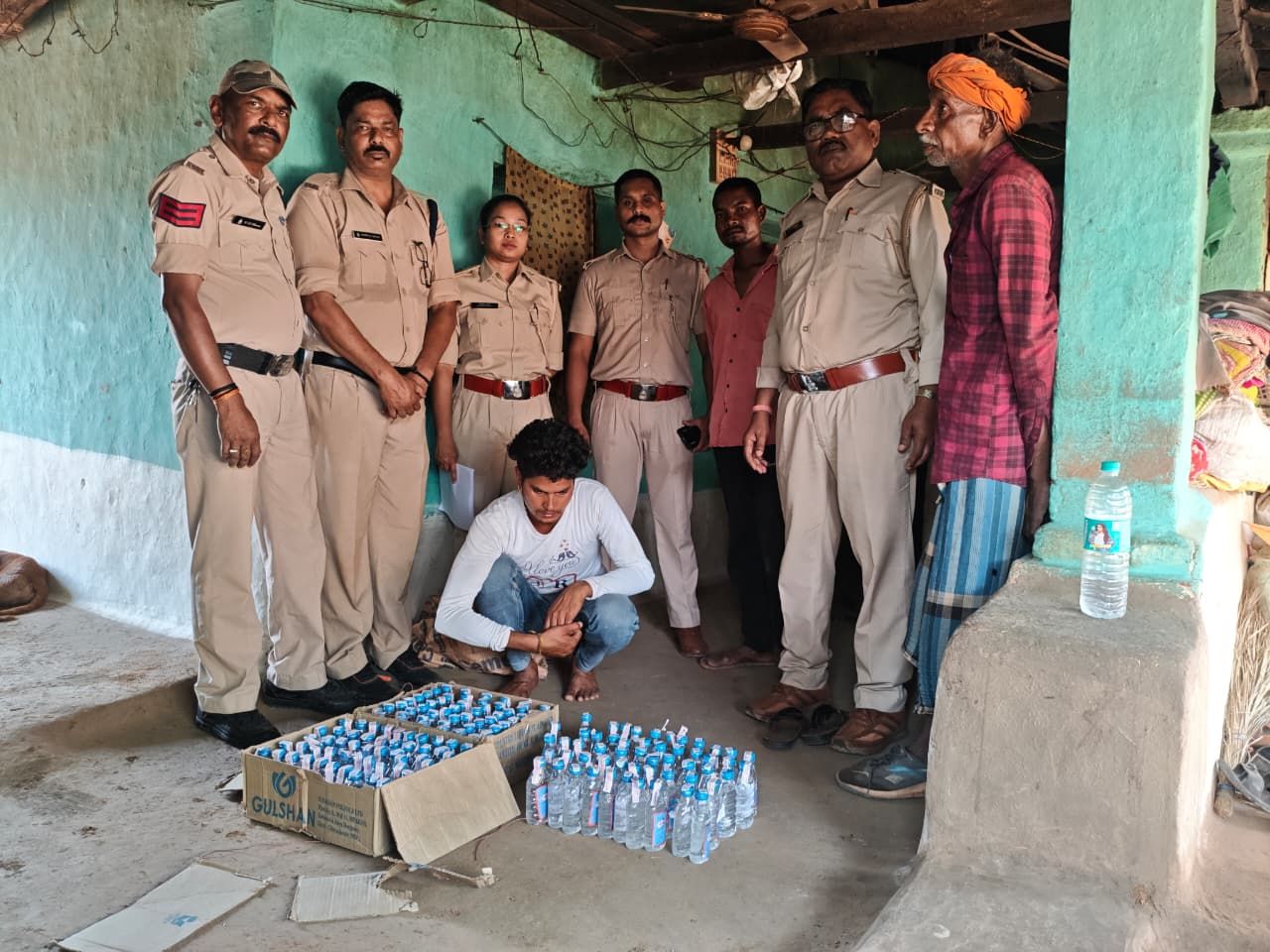 आबकारी विभाग की कार्यवाही, मध्यप्रदेश की शराब की तस्करी कर अपने मकान में संग्रहण करने वाले दो आरोपी गिरफ्तार