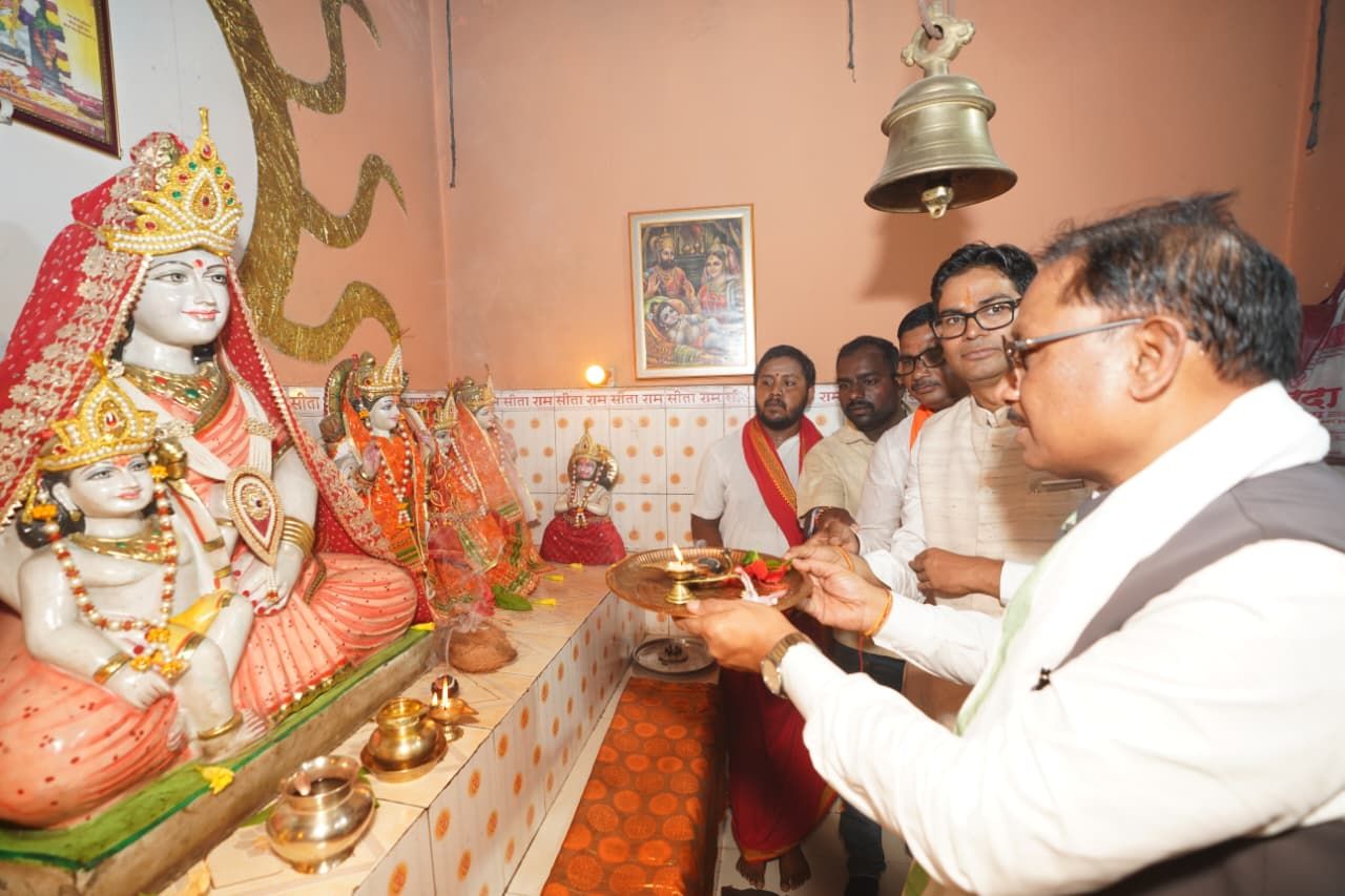 माता कौशल्या मंदिर में पूजा-अर्चना कर प्रदेशवासियों की सुख-समृद्धि की कामना की