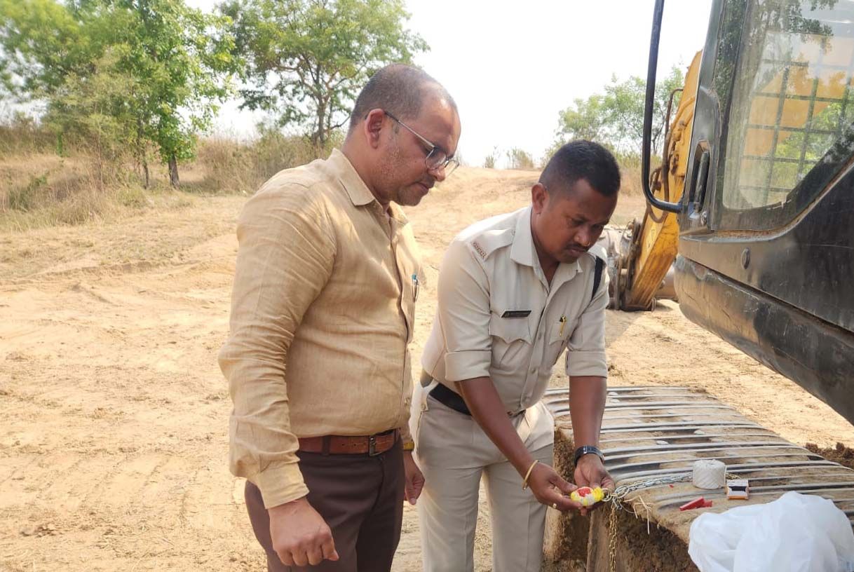 रेत और चूनापत्थर के अवैध उत्खनन और परिवहन का मामला