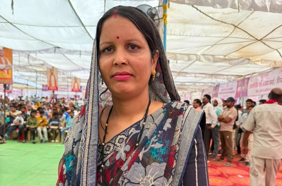 स्व-सहायता समूह से जुड़कर धनेश्वरी ने खोला कृषि केंद्र और फोटोकापी सेंटर   लाखों की आय अर्जित कर बनीं लखपति दीदी, महिलाओं