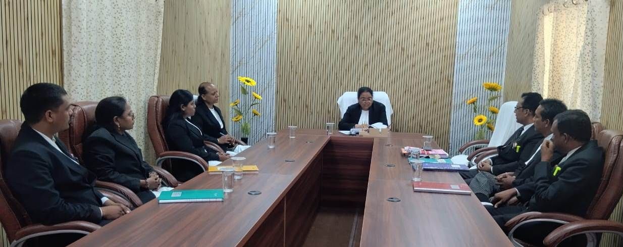 न्याय सबके लिए, हर जरूरतमंद तक पहुंचे विधिक सहायता: प्रधान जिला न्यायाधीश  जिला विधिक सेवा प्राधिकरण की समीक्षा बैठक में