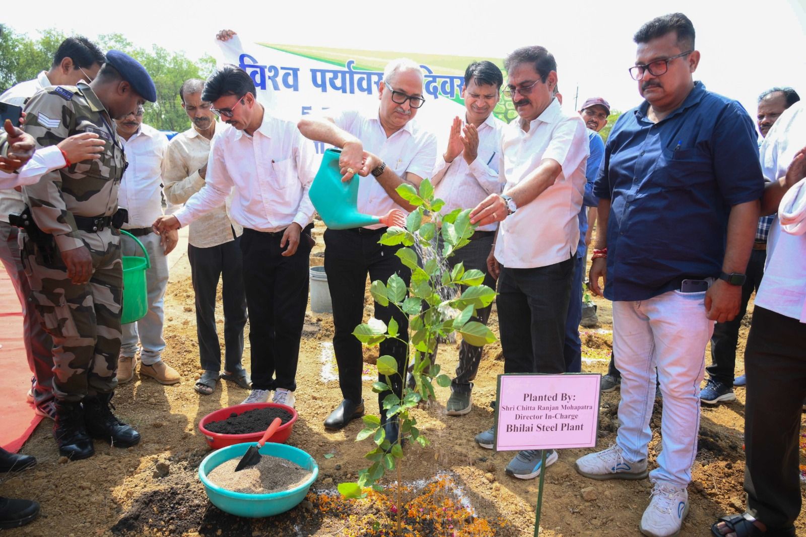 ‘एक पेड़ माँ के नाम’ अभियान से जुड़ने का आह्वान, 400 से अधिक पौधे लगाए गए