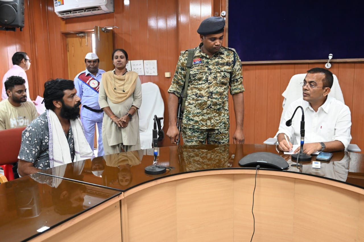 साप्ताहिक जनदर्शन का हुआ आयोजन, 93 आवेदन हुए प्राप्त  कलेक्टर श्री जन्मेजय महोबे ने सुनी नागरिकों की मांग एवं समस्याएं, 
