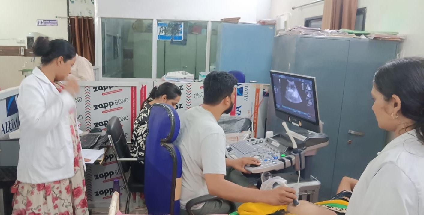 वनांचल की 101 गर्भवती महिलाओं की हुई निःशुल्क सोनोग्राफी जांच  बोड़ला में विशेष स्वास्थ्य शिविर के दौरान विशेषज्ञों ने ज