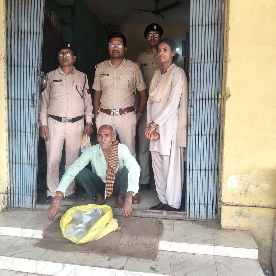 अवैध शराब पर आबकारी विभाग की कार्रवाई  09 बल्क लीटर महुआ शराब जब्त, आरोपी गिरफ्तार  मुंगेली, 08 जुलाई 2026// 