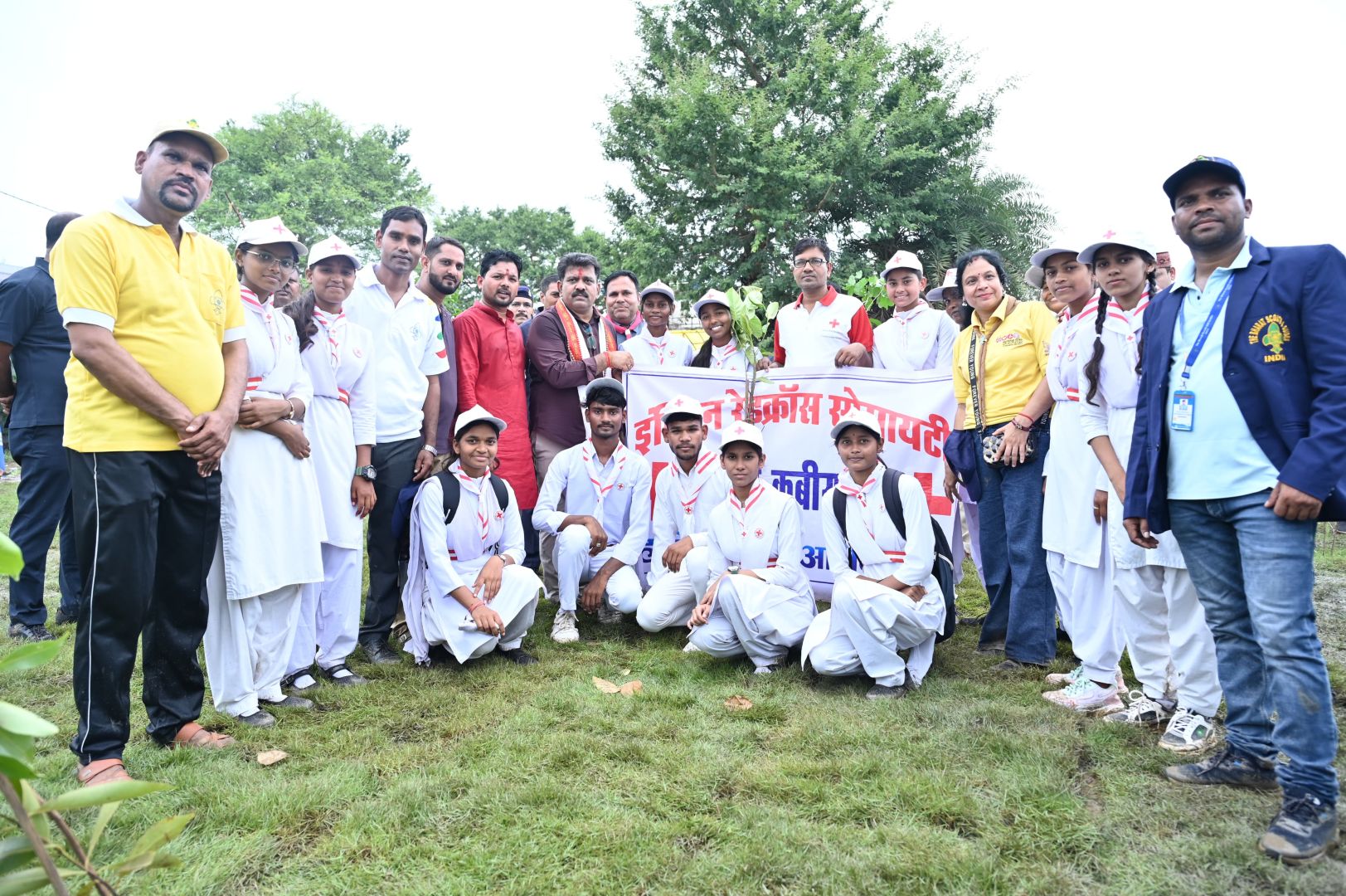 जन्मदिवस पर उप मुख्यमंत्री श्री विजय शर्मा ने किया पौधारोपण, हजारों लोगों के साथ दिया हरियाली का संदेश