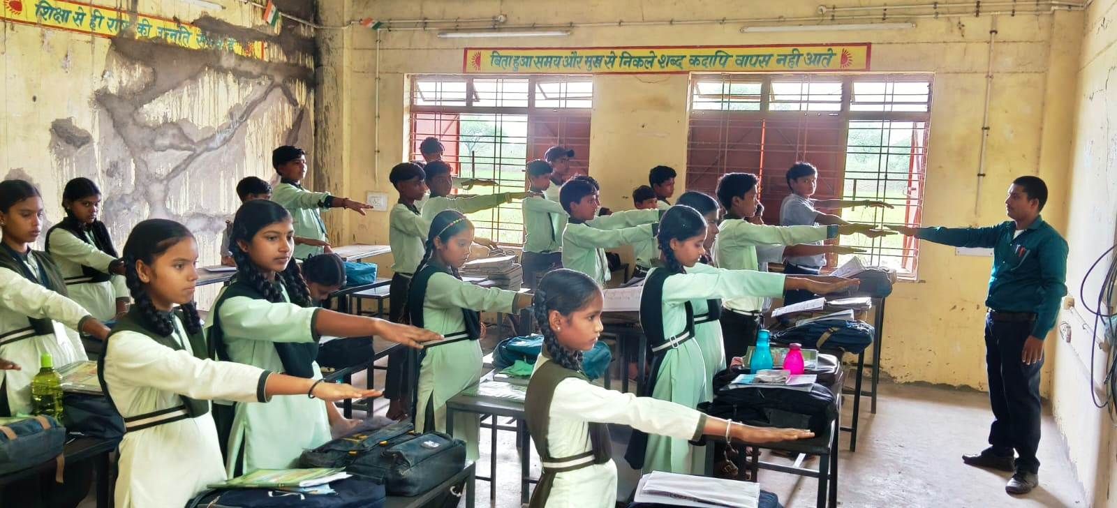 स्कूली बच्चों को नशे से दूर रहने किया गया जागरूक  खेलकूद, शिक्षा और रचनात्मक गतिविधियों से जुड़ने किया गया प्रोत्साहित  म