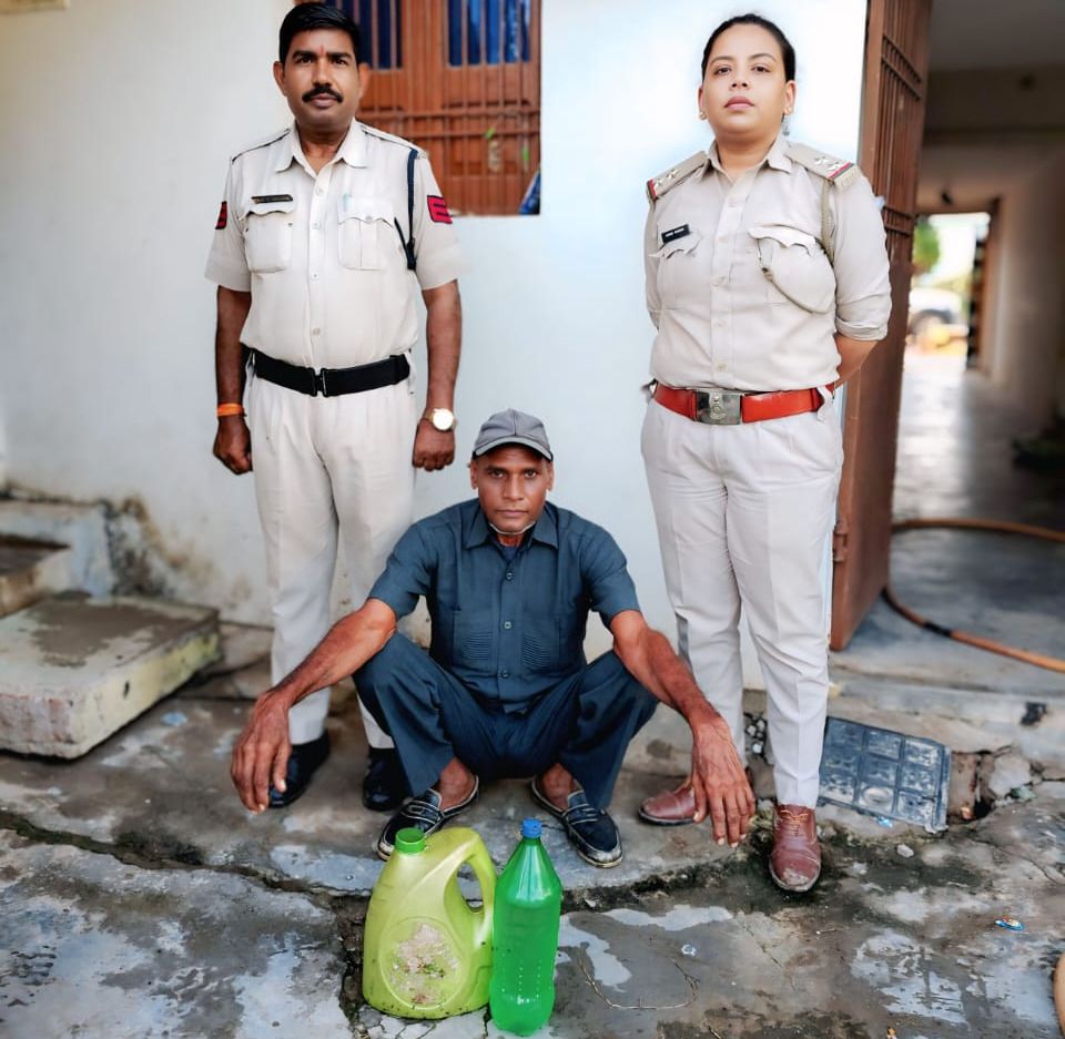 आबकारी विभाग द्वारा 07 बल्क लीटर शराब व 60 किलो महुआ लाहन जब्त  आरोपी को गिरफ्तार कर भेजा गया जेल