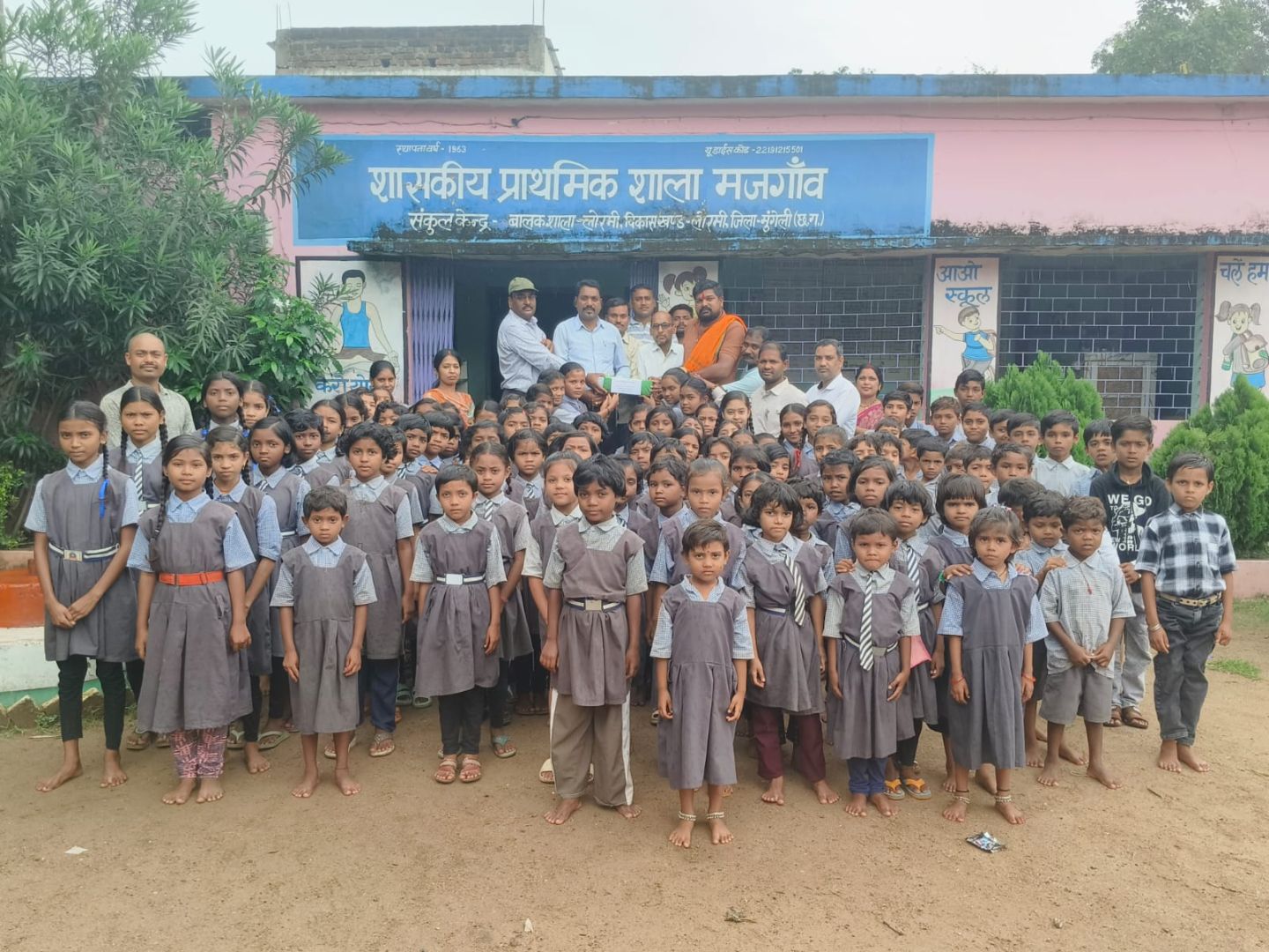 सरहद पर तैनात देश के रक्षकों के लिए बच्चों ने भेजी रक्षासूत्र (राखी)