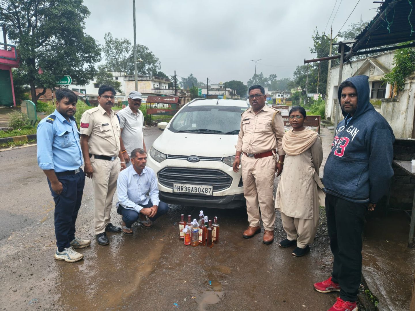 हरियाणा प्रांत की शराब तस्करी एवं कच्ची महुआ शराब के विक्रय पर आबकारी विभाग की कार्रवाई  वाहन सहित 8.16 लाख रुपये से अधि