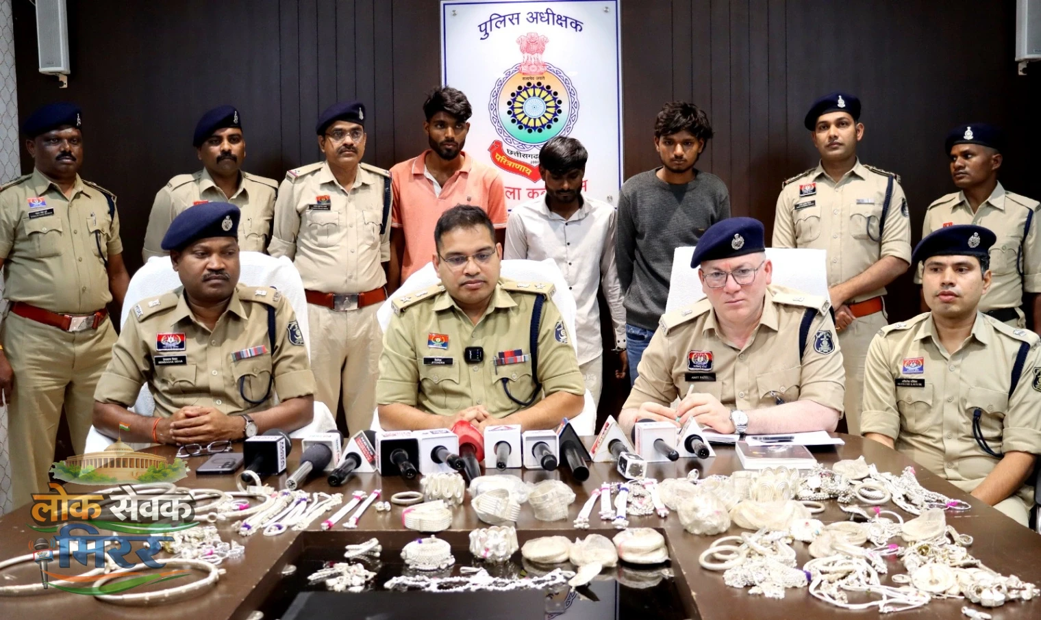 घटना के महज 48 घंटे के भीतर कबीरधाम पुलिस ने किया वारदात का खुलासा। 100 से अधिक सीसीटीवी फुटेज खंगाले, स्थानीय आसूचना तंत्र का किया गया उपयोग तीन आरोपियों को न्यायिक रिमांड पर भेजा गया।